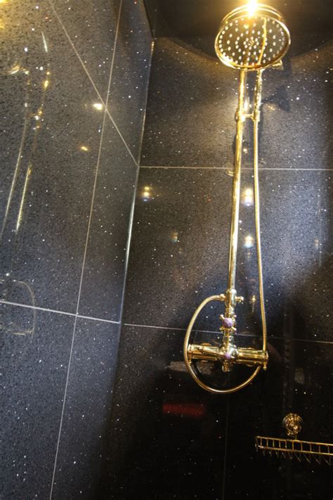 Goldene Dusche (geben) gegen Aufpreis Bordell Porta Westfalica